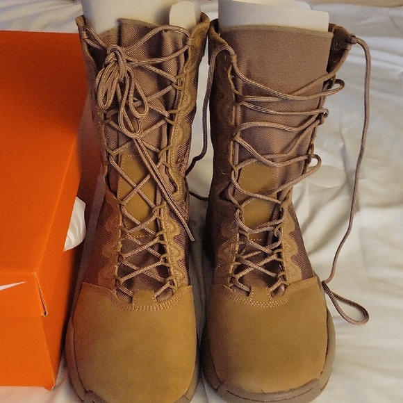 Nike NIB Men\'s Coyote Combat Boots main image 5